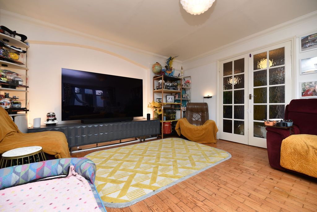 Property photo 3 of 19