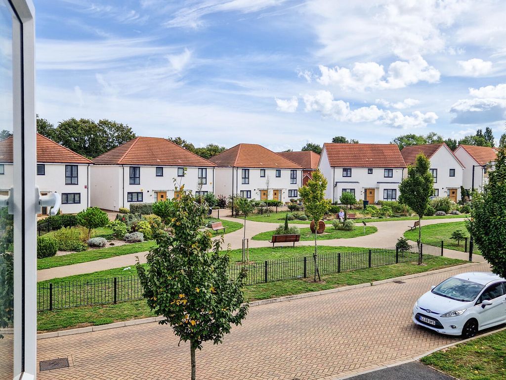 Property photo 1 of 18 Front (Exterior)