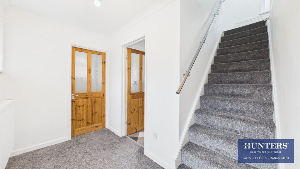 Property photo 2 of 21 Hallway