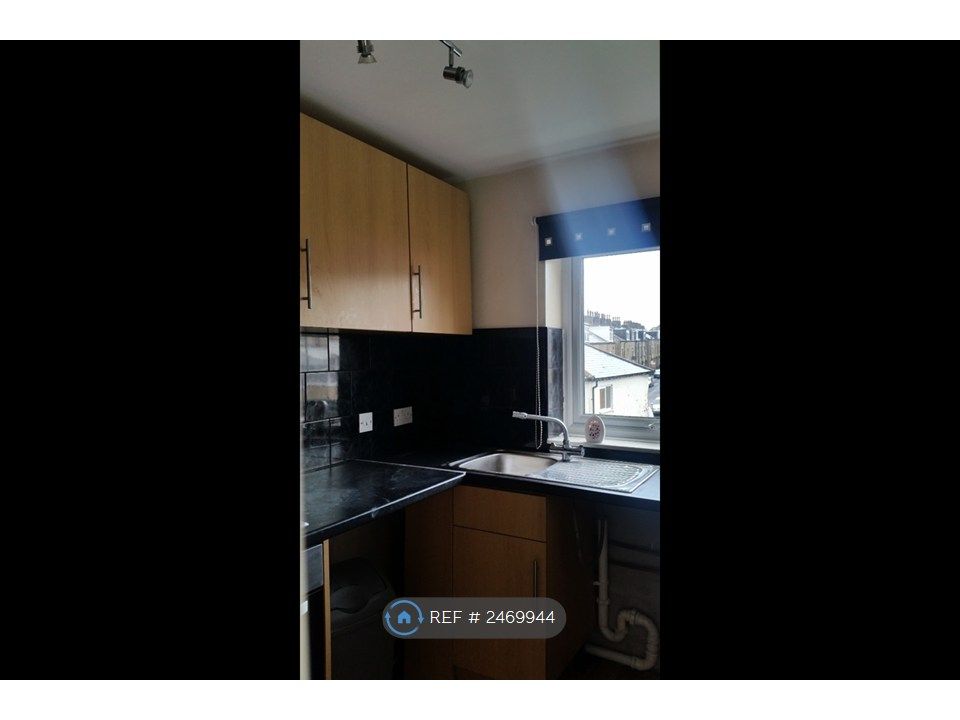 Property photo 2 of 6 Kitchen