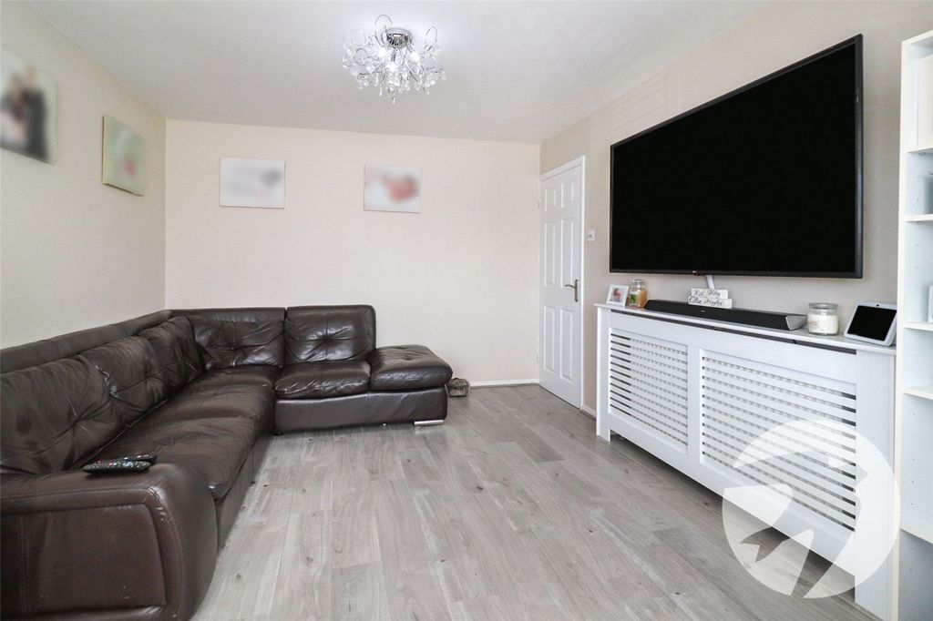 Property photo 3 of 16 Picture No. 27