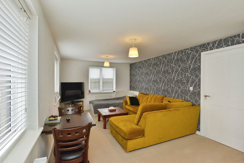 Property photo 3 of 16 Pbox-Img.Jpg