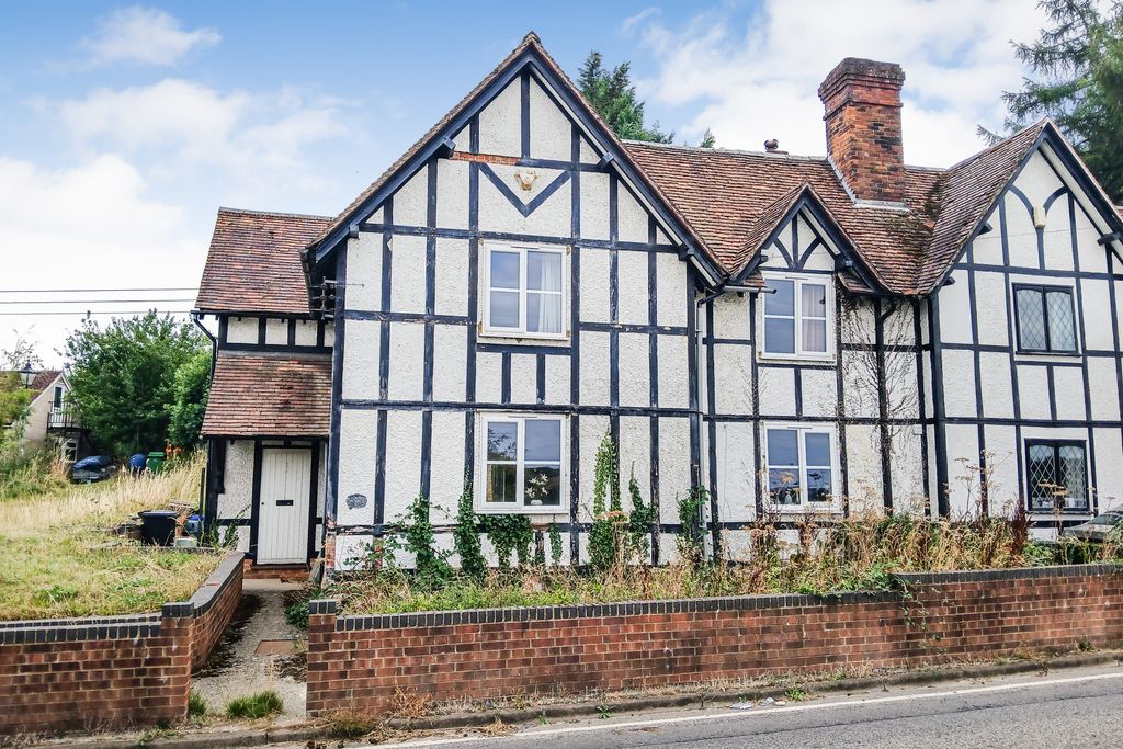Property photo 2 of 8 13 Reading Road, Lower Basildon, Reading Rg8 9Ng