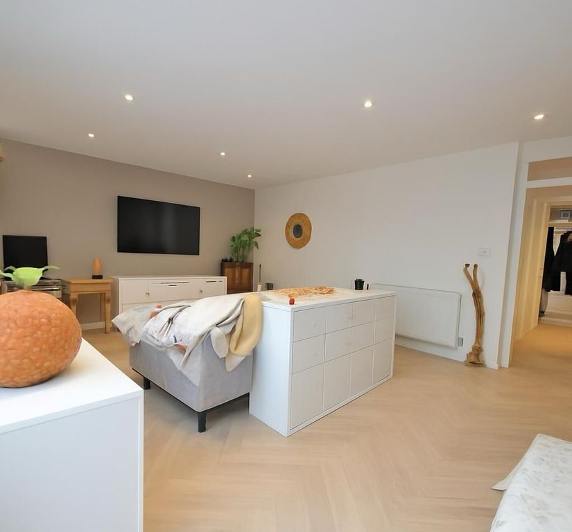 Property photo 3 of 11 19
