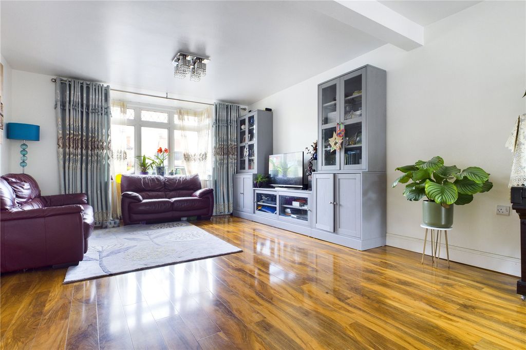 Property photo 3 of 27 Living Room