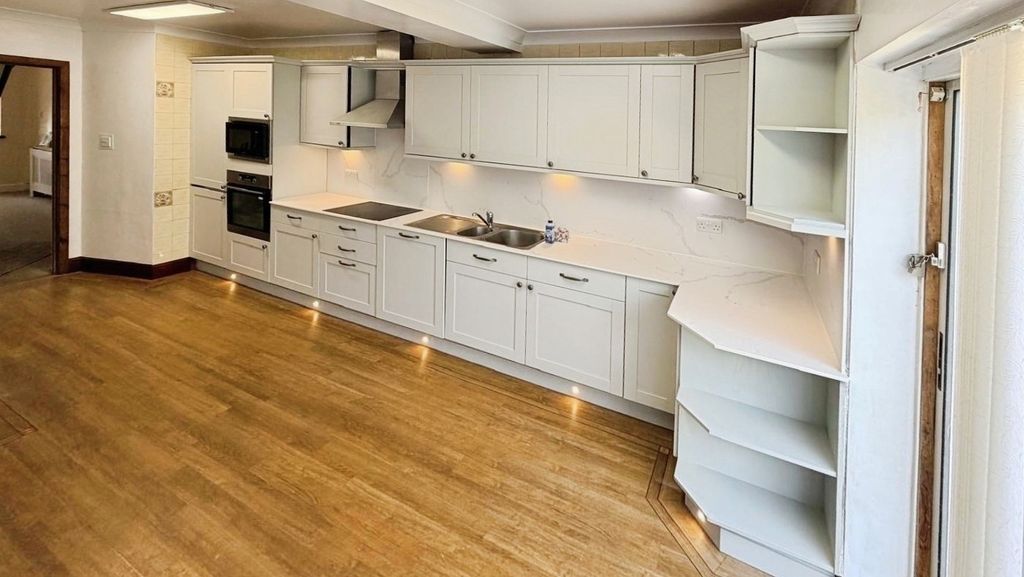 Property photo 3 of 15 Pbox-Img.Jpg