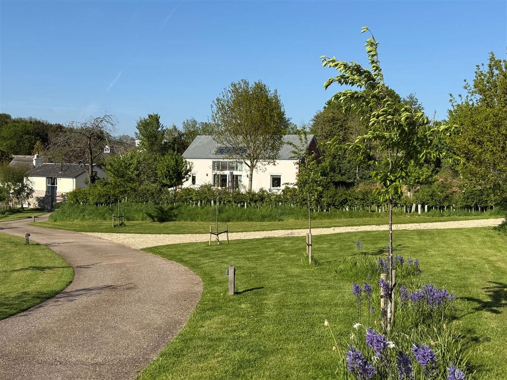 Property photo 1 of 16 Mincarlo 4.Jpg
