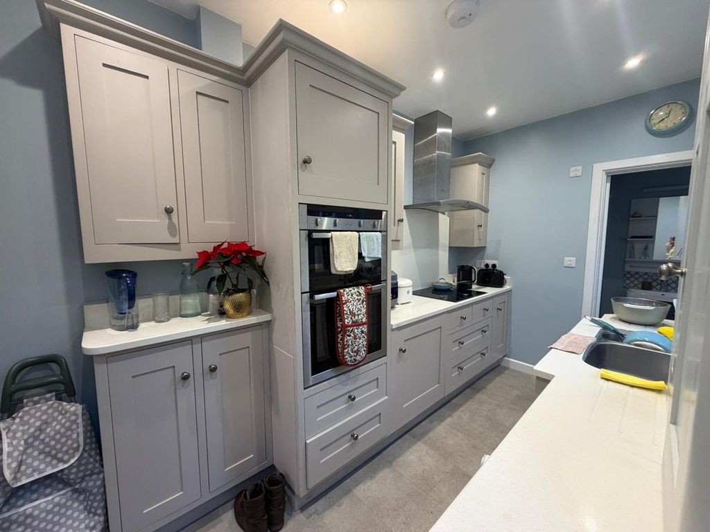 Property photo 3 of 14 Image