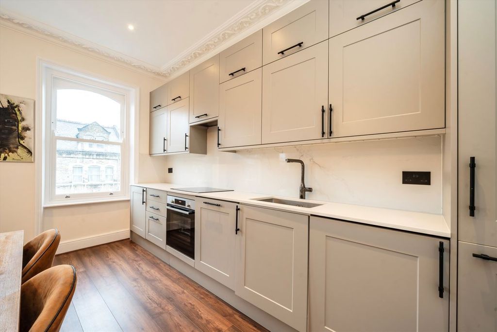 Property photo 3 of 5