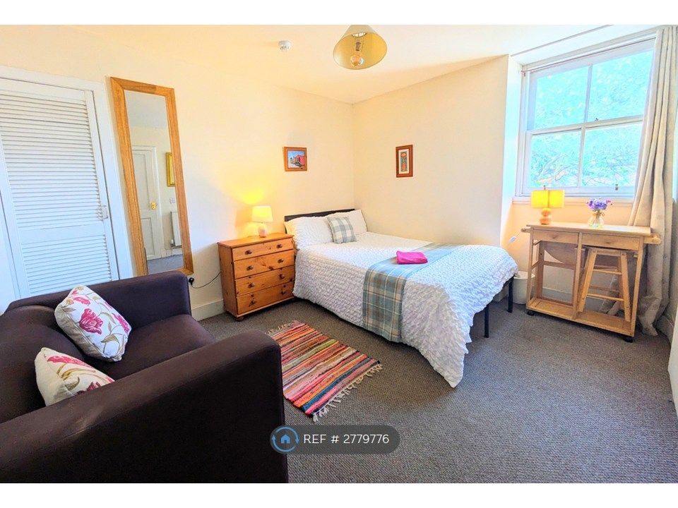 Property photo 3 of 8 Room 3 - Double Ensuite - £690/Mo