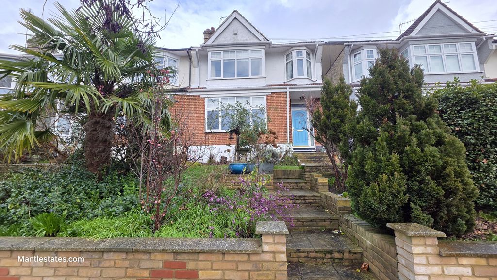 Property photo 1 of 26 4 Bed End Terrace For Sale Brookside, East Barnet En4
