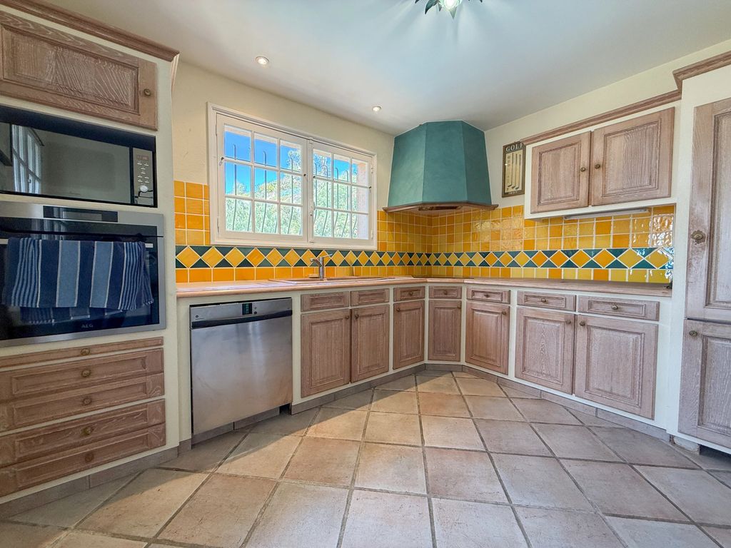 Property photo 3 of 27