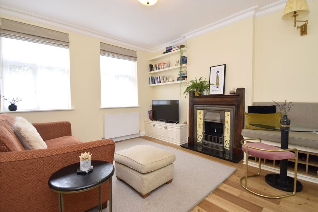 Property photo 1 of 10 Lounge