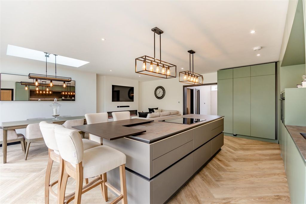 Property photo 3 of 39 8653275-Interior38.Jpg