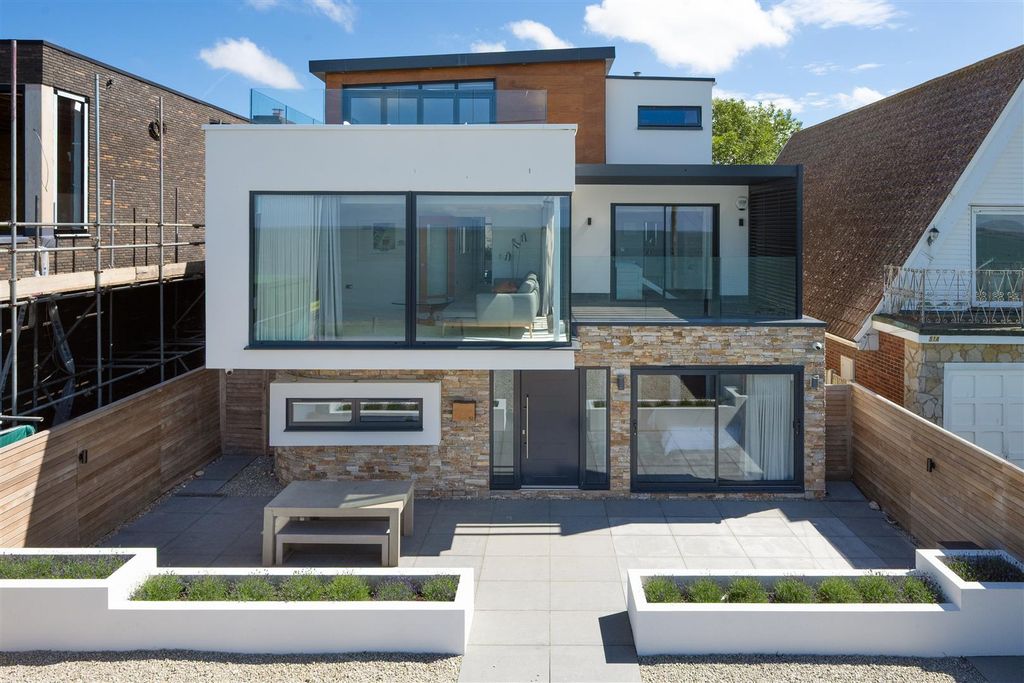 Property photo 1 of 36 Preston Parade, Seasalter, Whitstable