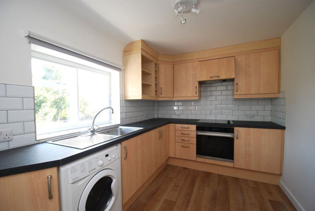 Property photo 2 of 8 Picture No. 12