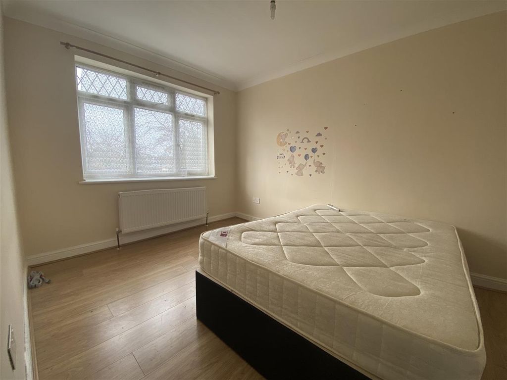 Property photo 3 of 6 Bedroom 1