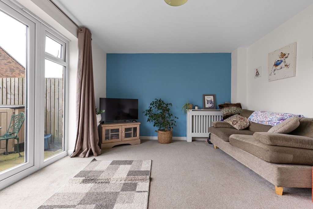 Property photo 3 of 14 Lounge