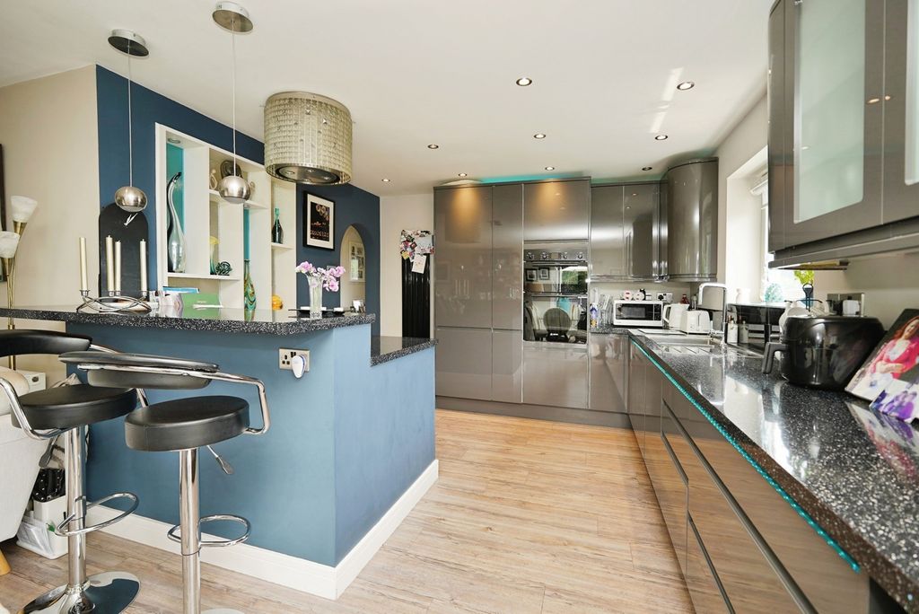Property photo 1 of 34 Pbox-Img.Jpg