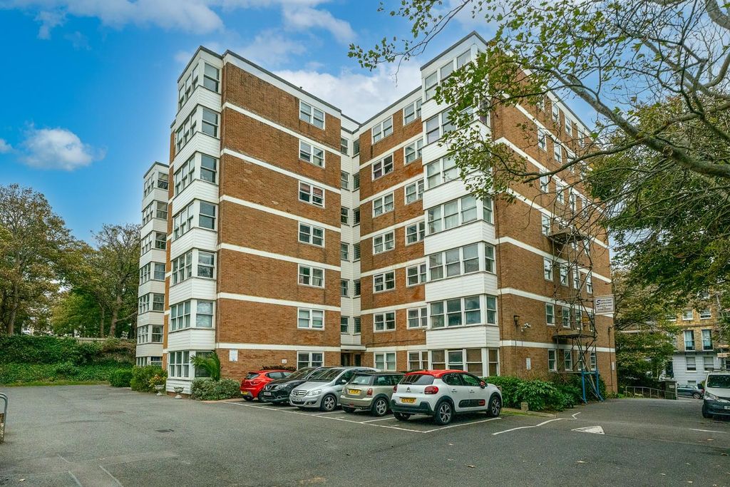 Property photo 1 of 17 Park Royal (7).Jpg