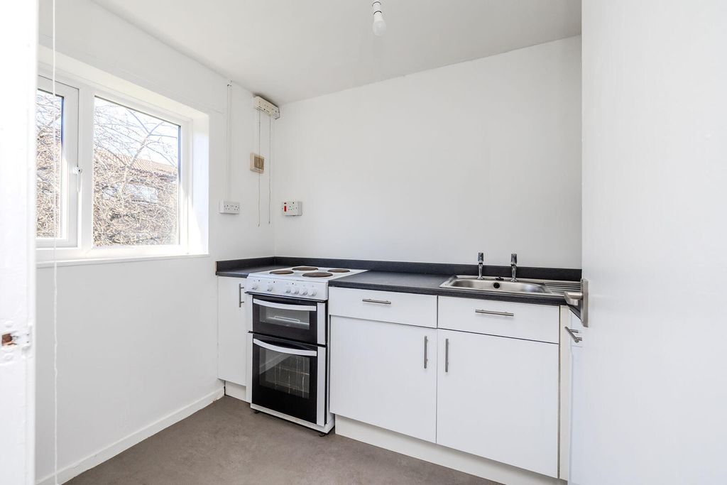 Property photo 2 of 17 Kitchen