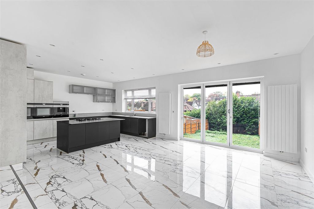 Property photo 3 of 37 14_66365.Jpg