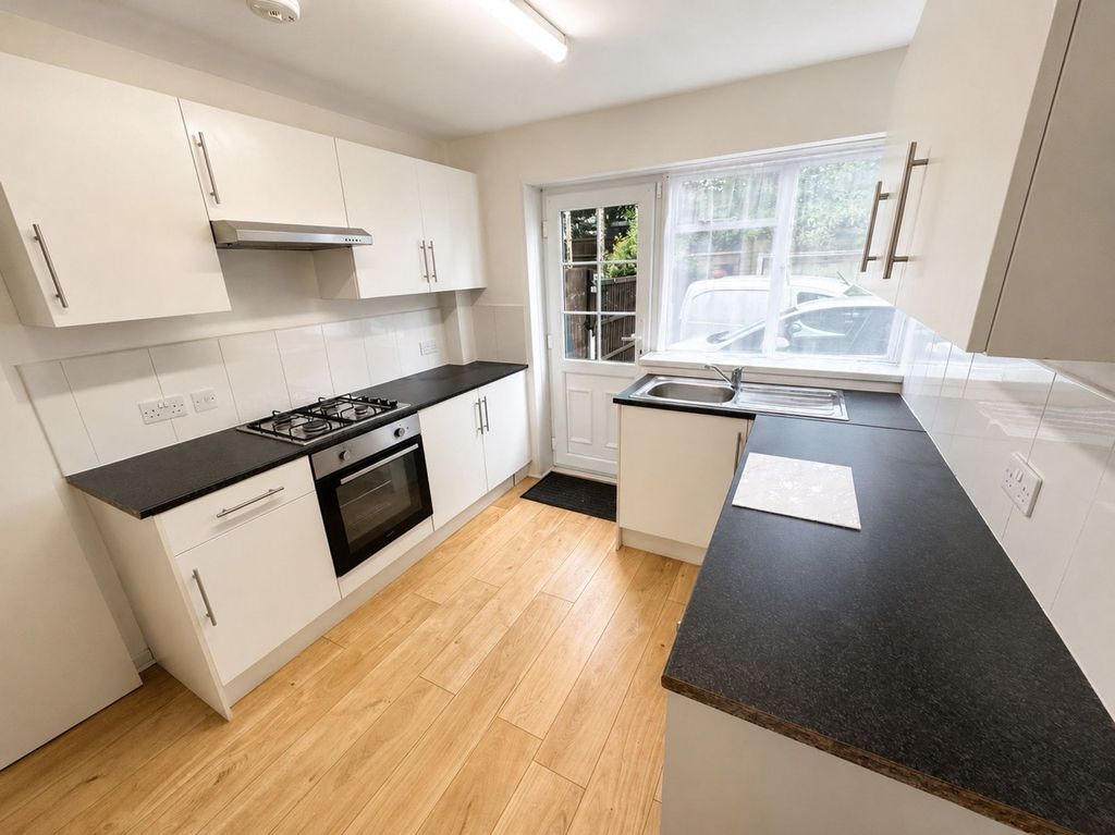 Property photo 2 of 7 Kitchen