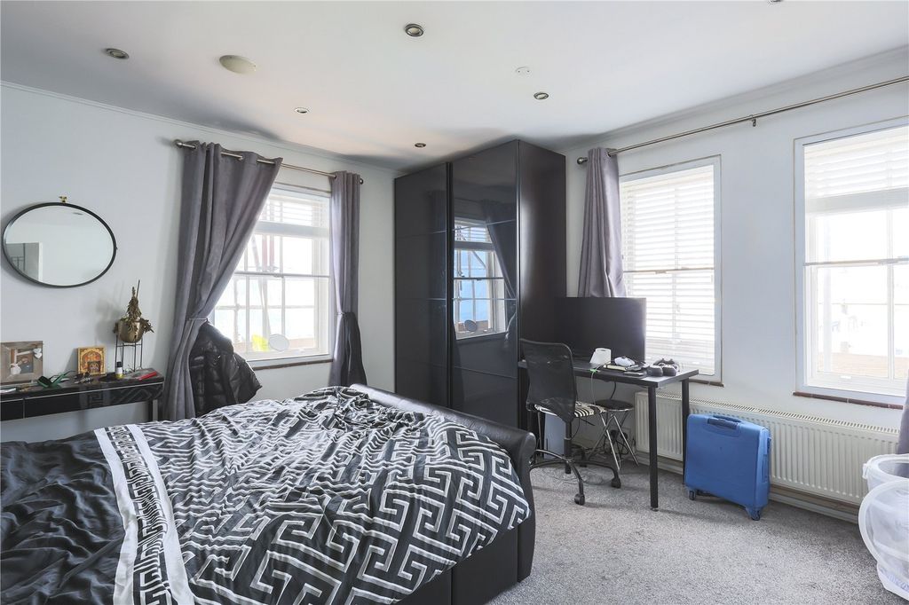 Property photo 3 of 11 Picture No. 23