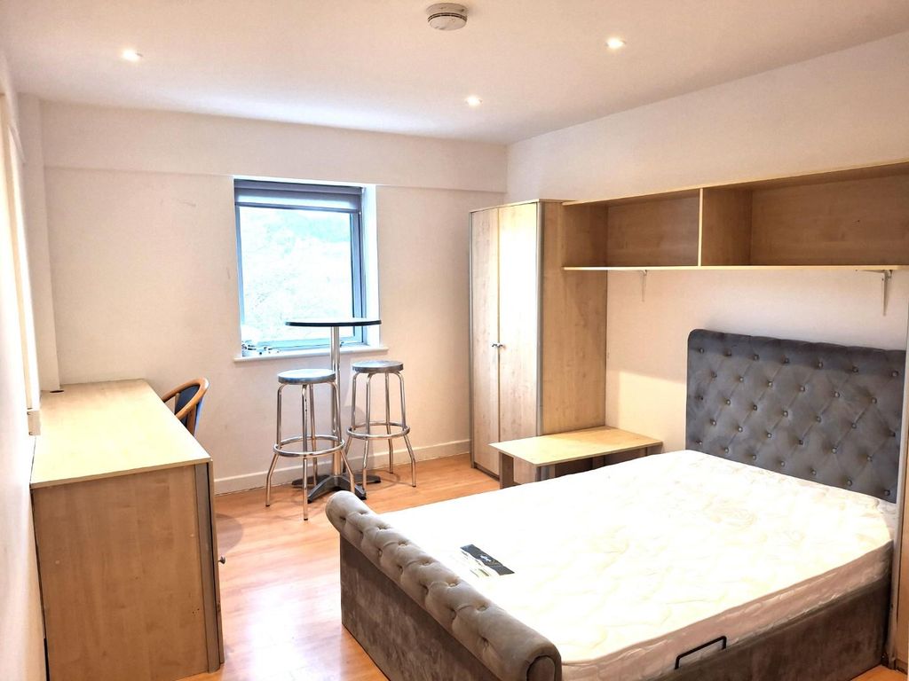 Property photo 1 of 6 71 Studio (2).Jpg