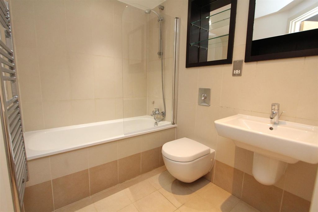 Property photo 3 of 4 Bathroom.Jpg
