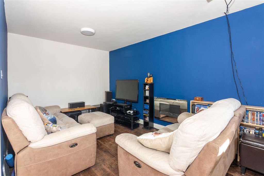 Property photo 3 of 22 Hurstfield-20.Jpg