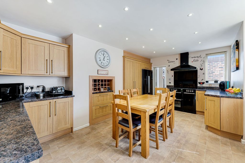 Property photo 3 of 47