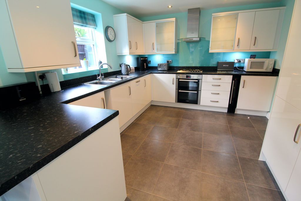 Property photo 2 of 17 Kitchen/Diner