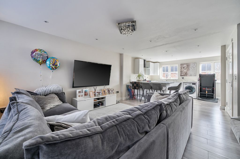 Property photo 2 of 19 1415827-14-698F3A...