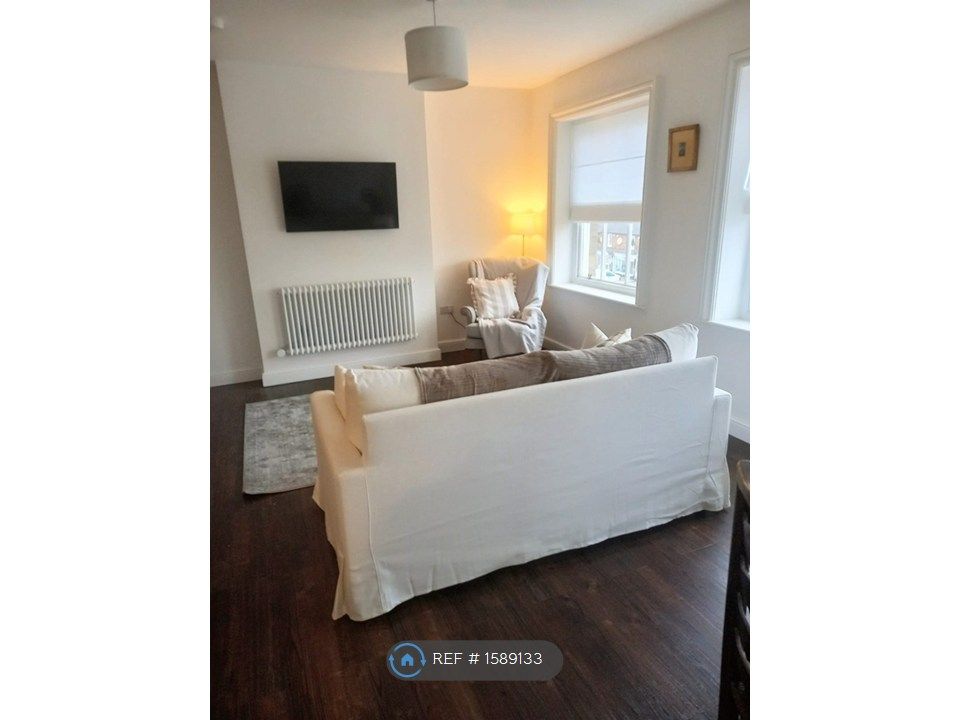Property photo 1 of 15 Living Room