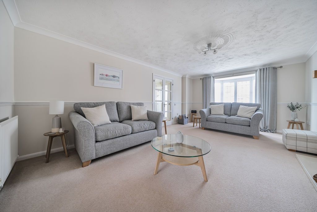 Property photo 2 of 21 Lounge