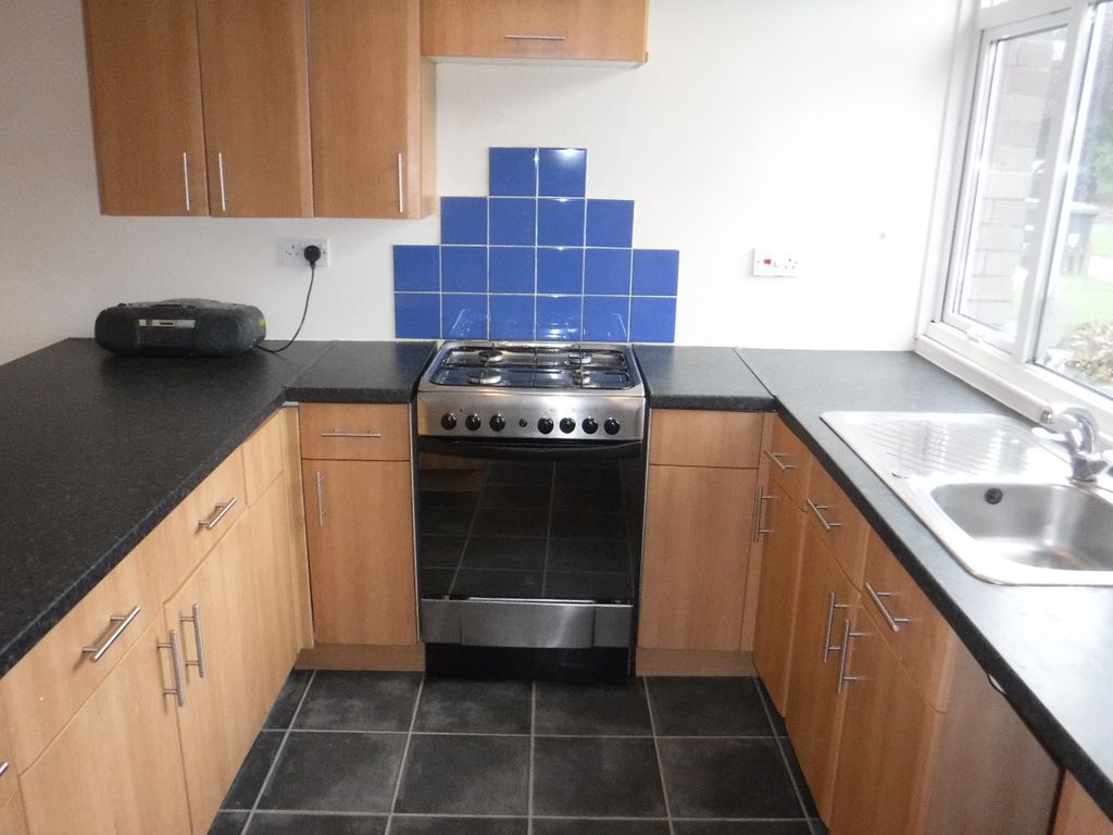 Property photo 2 of 8 Kitchen