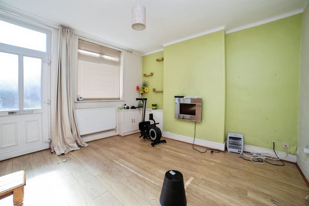 Property photo 3 of 18