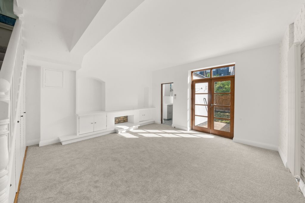 Property photo 3 of 12 Photo 3