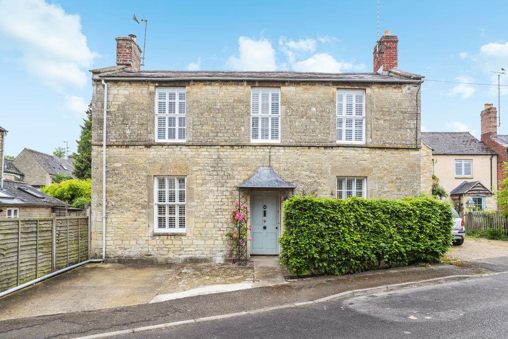 Property photo 1 of 12