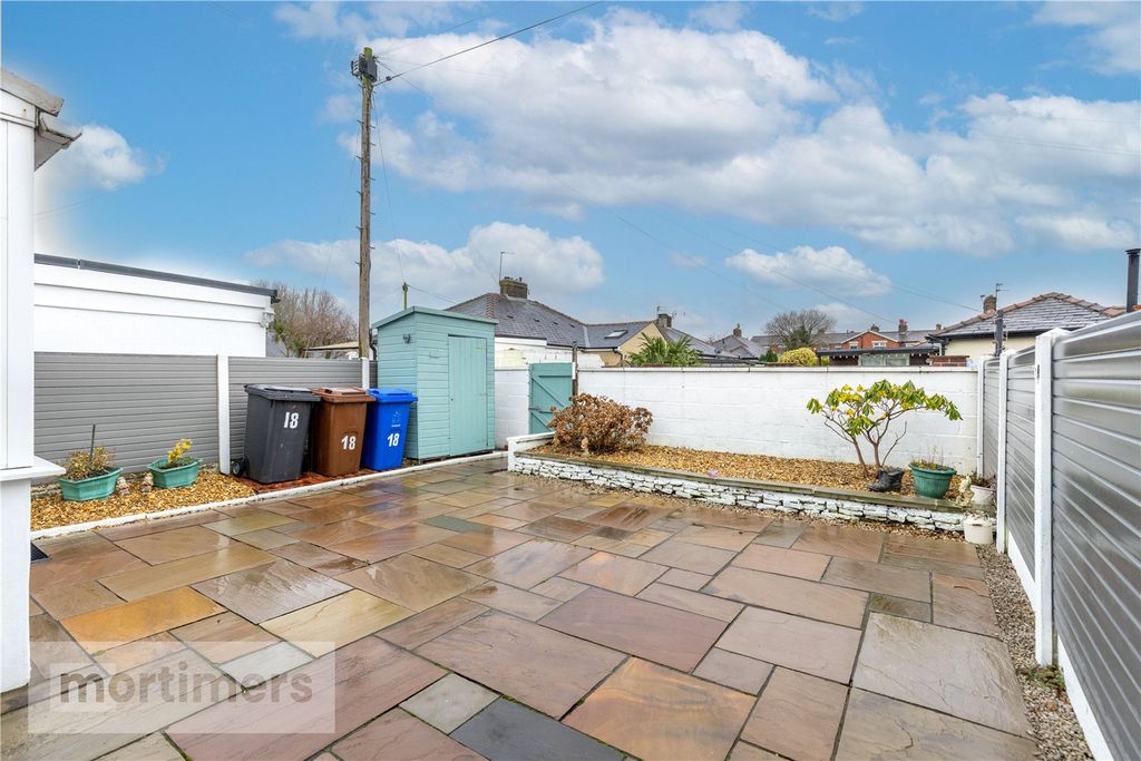 Property photo 3 of 17 Garden