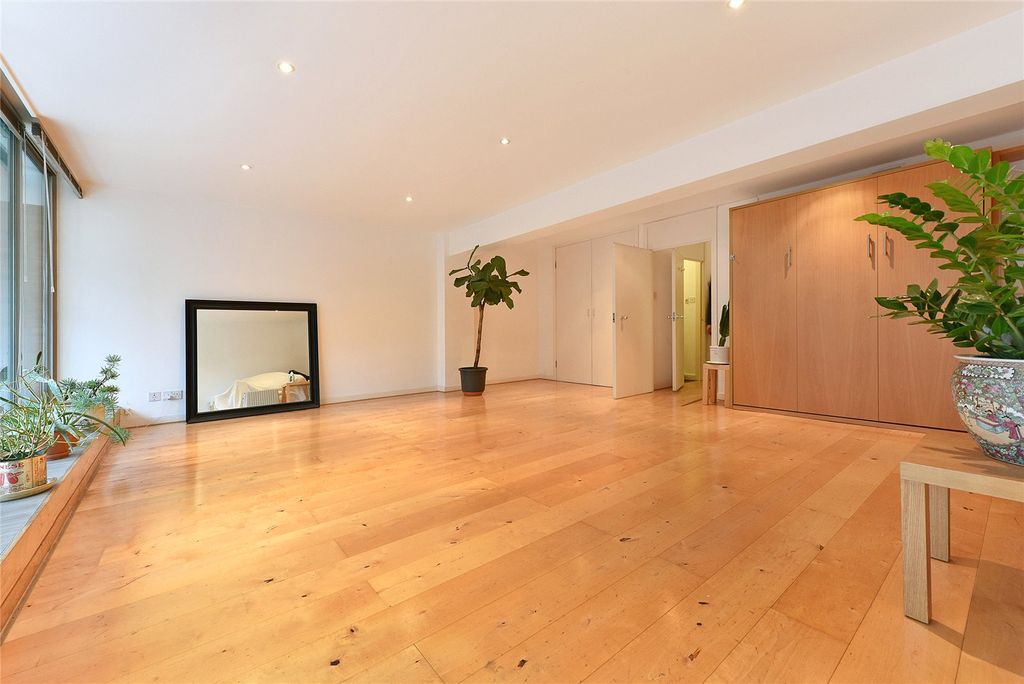 Property photo 3 of 8 Reception Room
