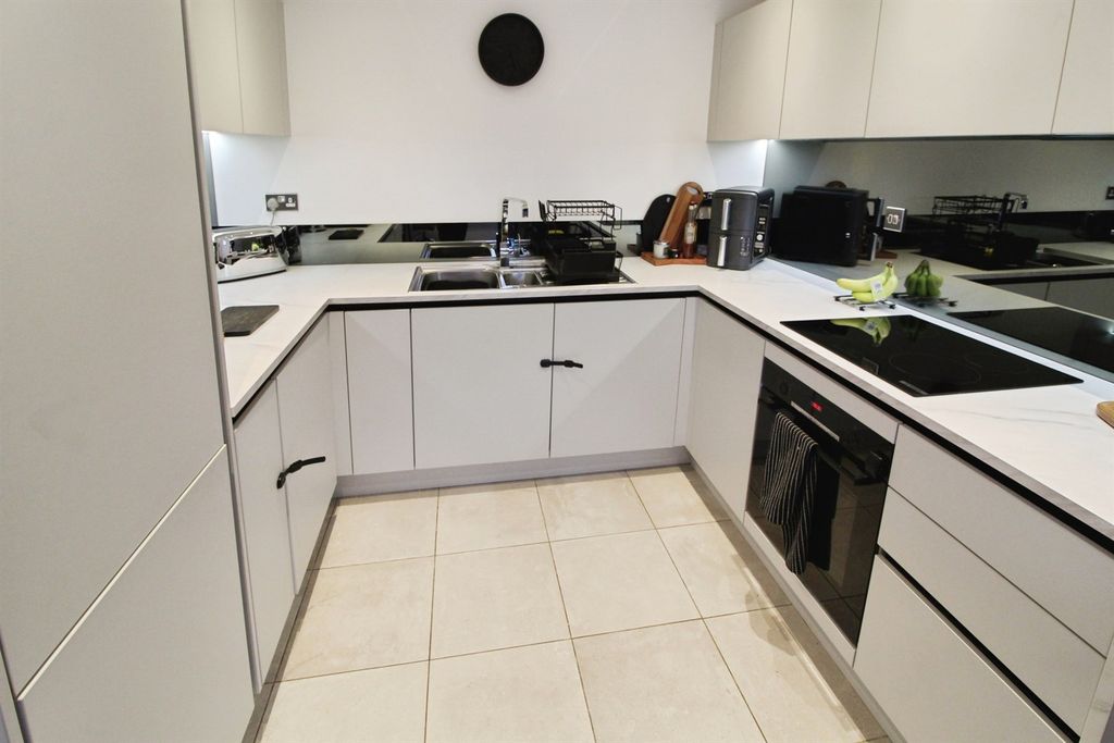 Property photo 3 of 15 Dining Kitchen