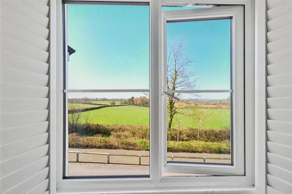 Property photo 2 of 17 2 - Picture No. 29