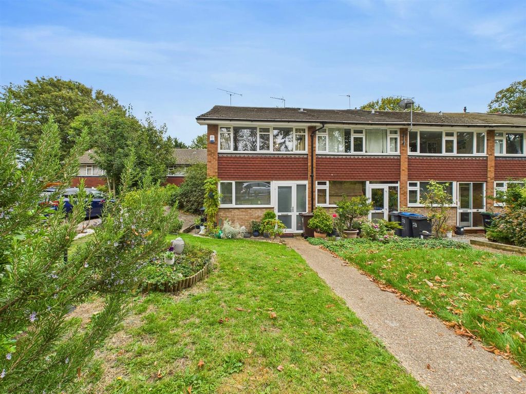 Property photo 1 of 23 Cam02885G0-Pr0495-Still026.Jpg