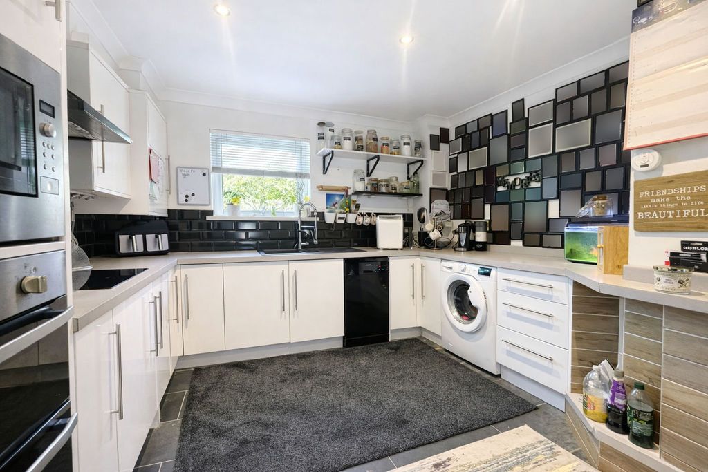 Property photo 2 of 16 Kitchen