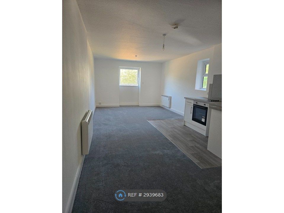 Property photo 1 of 3 Lounge/Bedroom