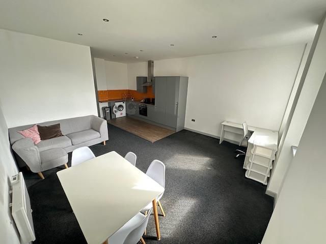 Property photo 2 of 6 Lounge/Kitchen