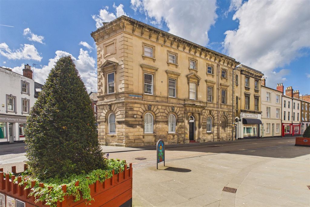 Property photo 1 of 53 Flats 1  - 3, 1 Commercial Road, City Centre, Glou