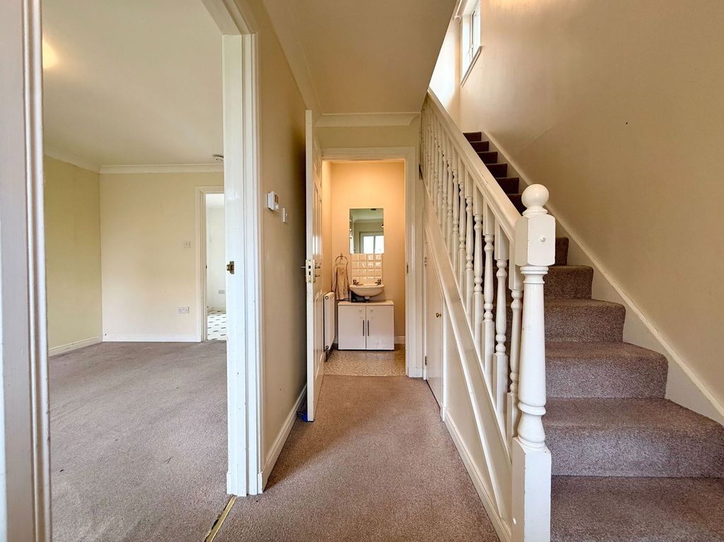 Property photo 2 of 21